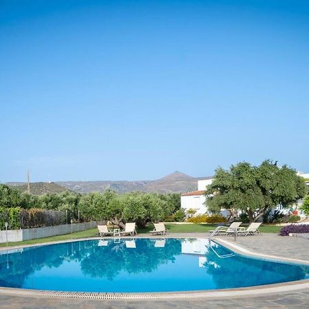 Aeolus Pool Apts パレカストロ エクステリア 写真