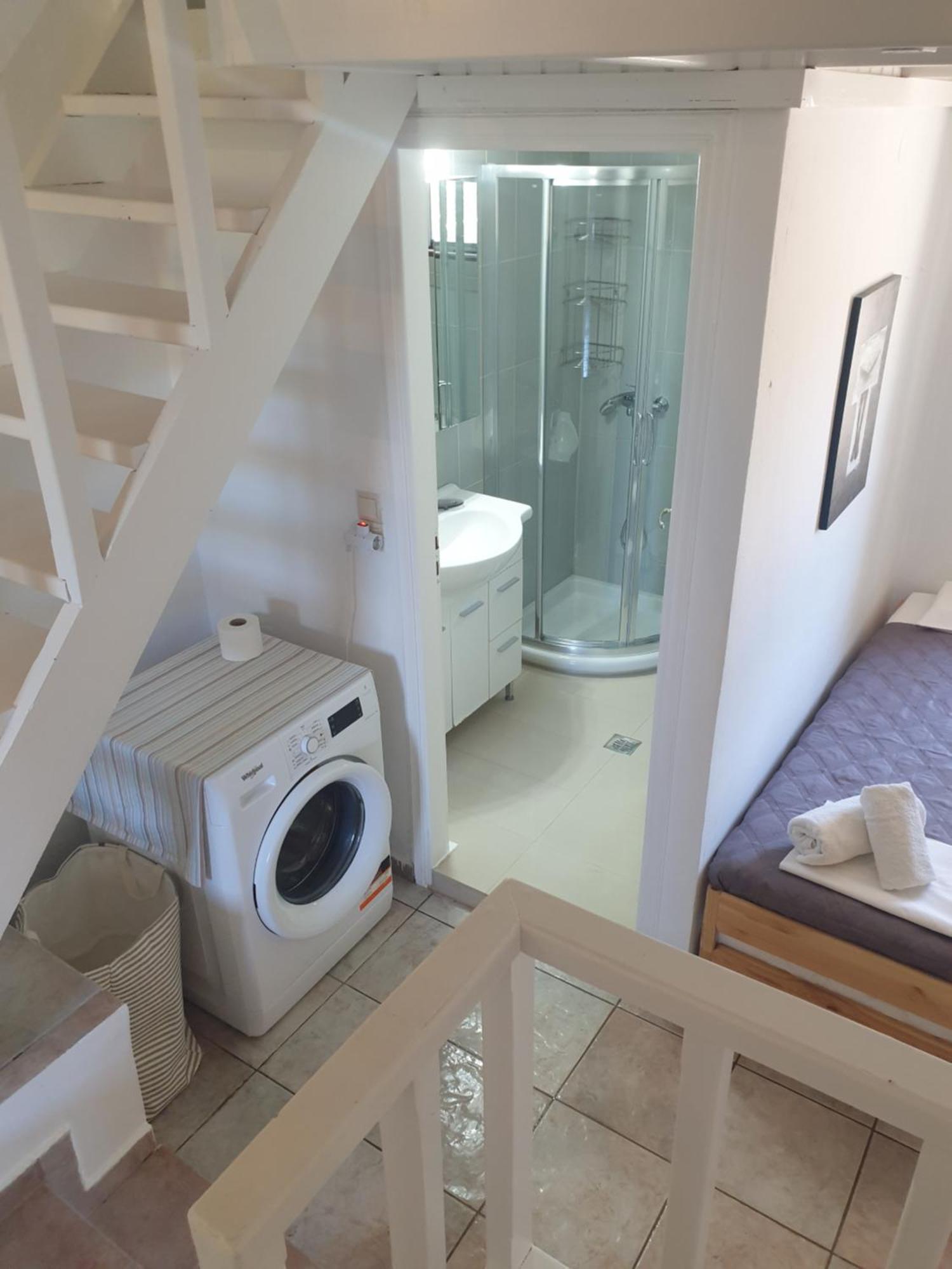 Aeolus Pool Apts パレカストロ エクステリア 写真