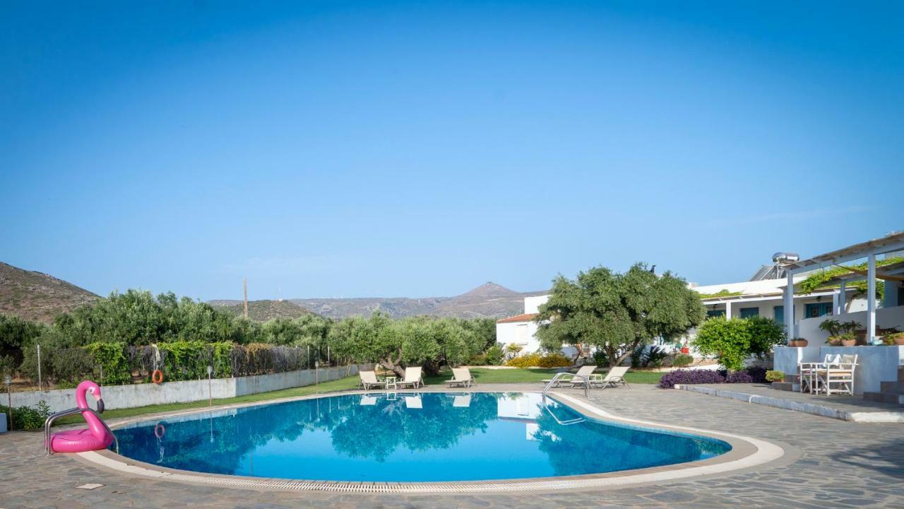 Aeolus Pool Apts パレカストロ エクステリア 写真